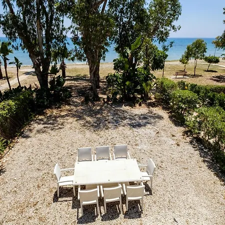 Christina's Sea Front Mansion Meneou