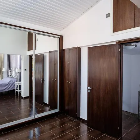 Christina's Sea Front Mansion * Meneou